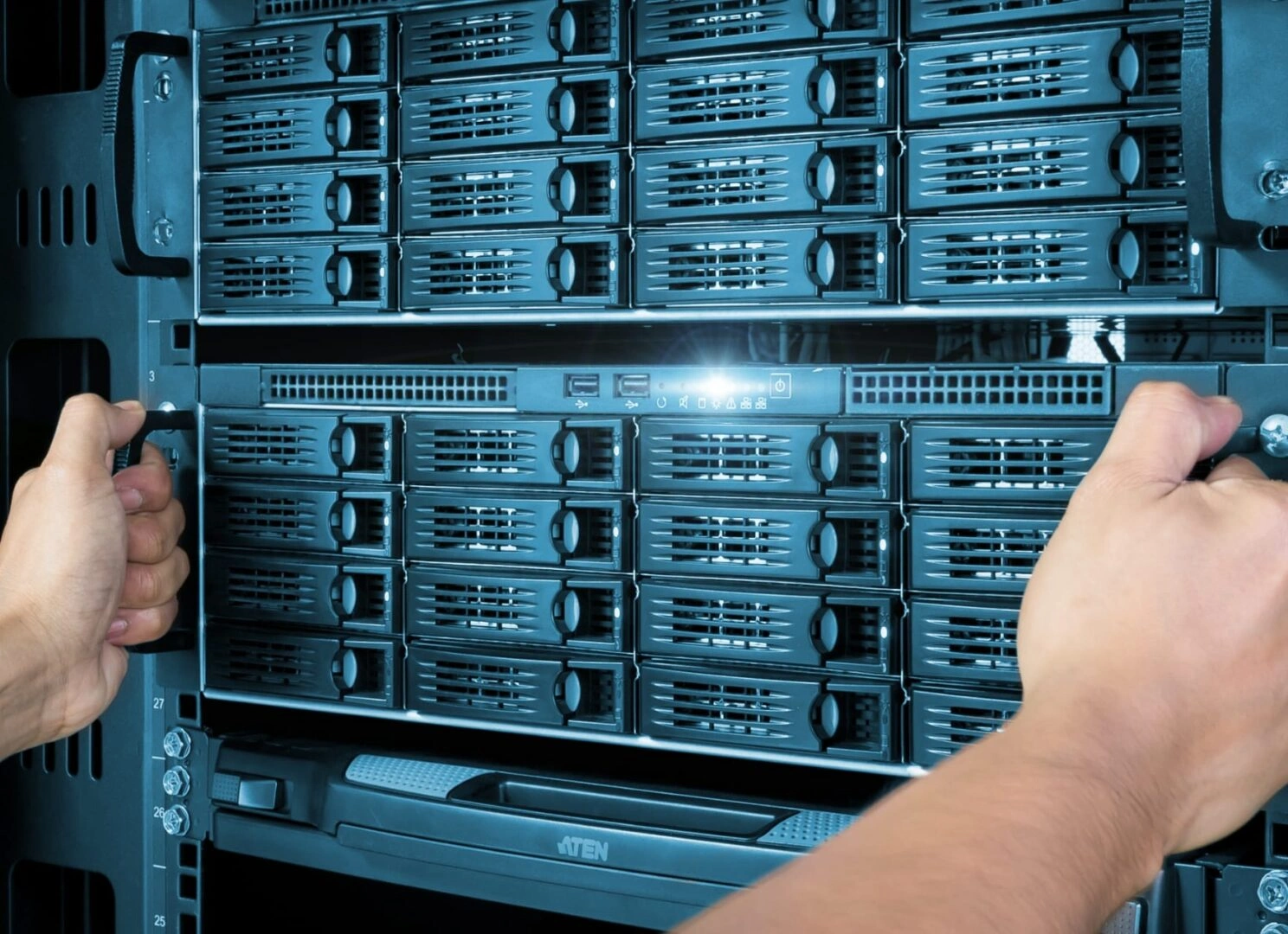 آشنایی با انواع وب سرور آشنایی با انواع وب سرور